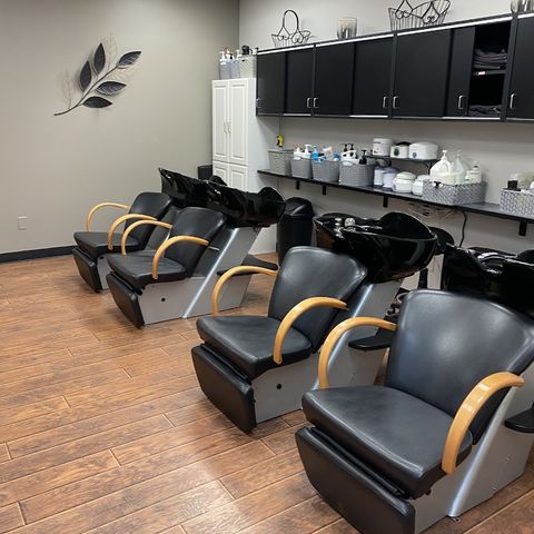 The Design Team Hair & Nail Salon, beauty salon in Ontario, OH